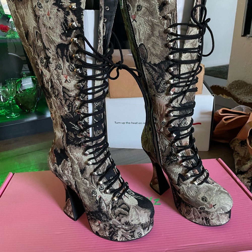 Sugar Thrillz Cat Print knee high lace up boots - Picture 7 of 11